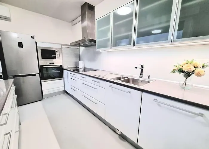 Florian Garden With Private Parking